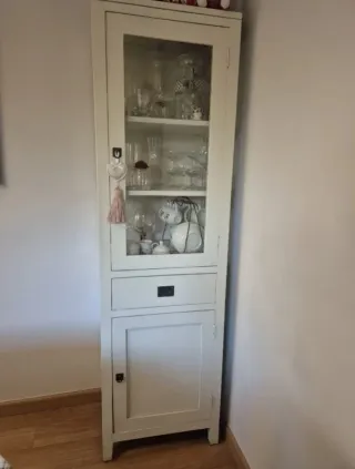 Vitrina vintage de cristal y madera