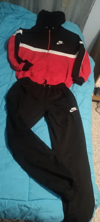 Chándal Nike Negro y Rojo