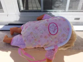 Muñeca rubia con pijama rosa