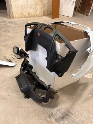 Suzuki Burgman 650    carenado delantero  lateral