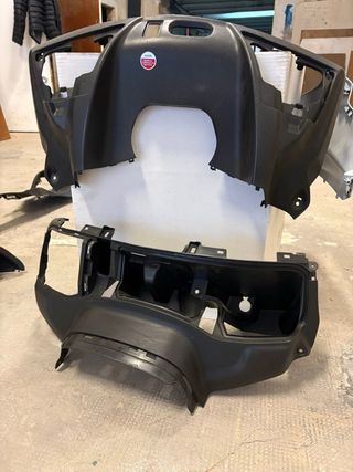 Suzuki Burgman 650    carenado delantero  lateral