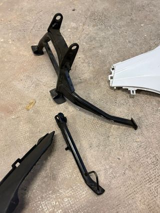 Suzuki Burgman 650    carenado delantero  lateral