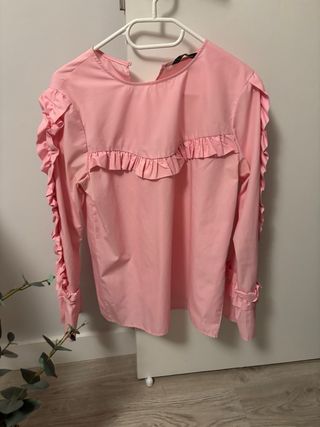 Blusa Zara rosa con volantes talla M