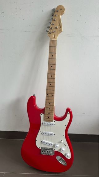 Guitarra Stratocaster. NO ES FENDER.