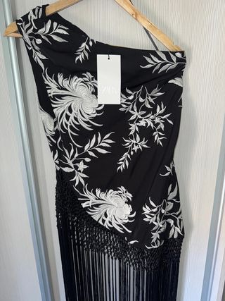 Top vestido asimétrico Zara flores bordadas flecos