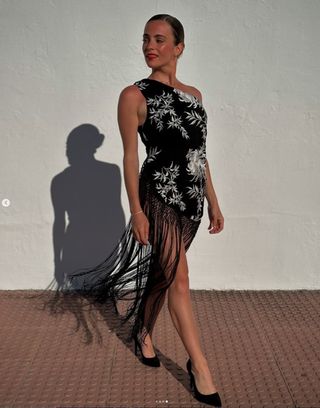 Top vestido asimétrico Zara flores bordadas flecos