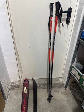 Esquís Elan Predator con bastones