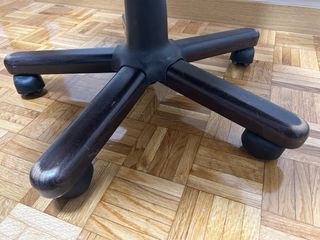 Silla de oficina piel y madera