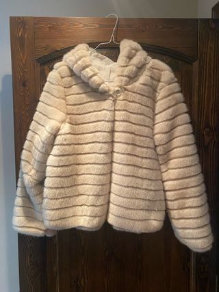 Ecopelliccia corta effetto visone con cappuccio