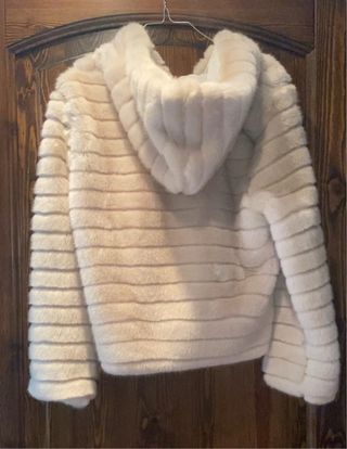 Ecopelliccia corta effetto visone con cappuccio