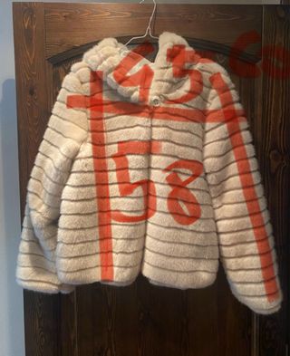 Ecopelliccia corta effetto visone con cappuccio