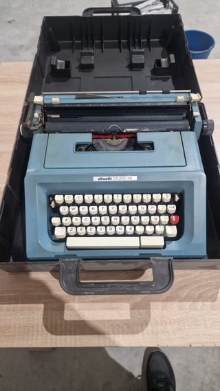 Máquina de escribir Olivetti Studio 46