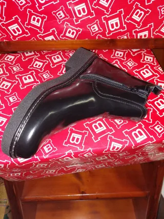 Stivaletto donna nero lucido in pelle