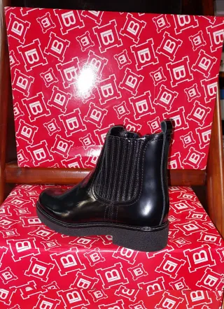 Stivaletto donna nero lucido in pelle