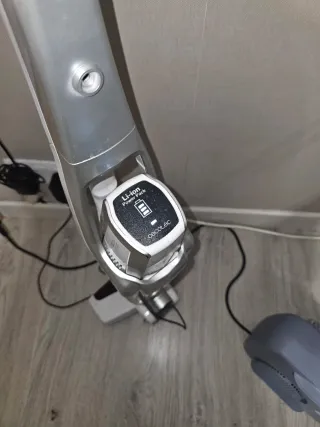 Aspiradora de mano Cecotec 33.3V