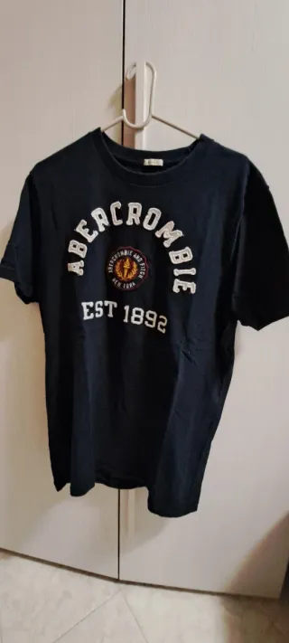 T-shirt Abercrombie & Fitch nera