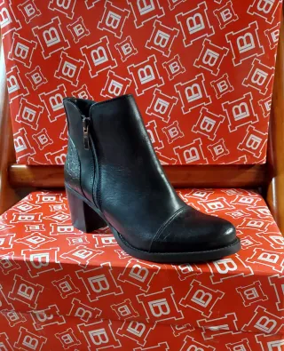 Stivaletto donna basso in pelle nero tacco comodo