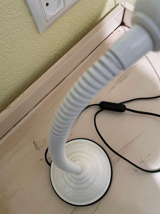 Lámpara de mesa vintage blanca