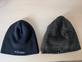 2 Gorros, azul y gris. La azul es de Columbia.