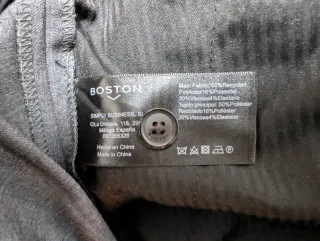 Conjunto de traje gris para hombre.