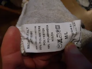 Sudadera beige con cremallera