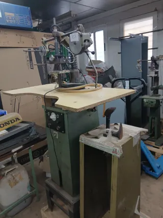 Máquina de timbrar hidráulica