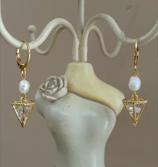 Orecchini acciaio perla fiume e prisma cristallo