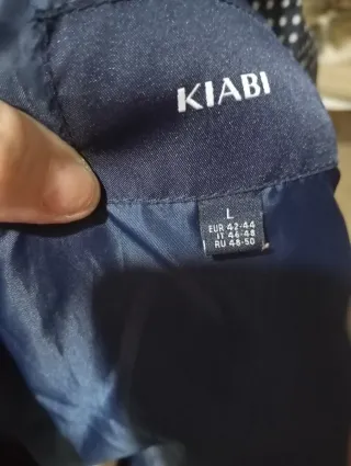 Chaqueta azul con lunares blancos