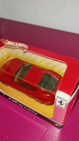 Hot Wheels Ferrari F12 Berlinetta 1:43