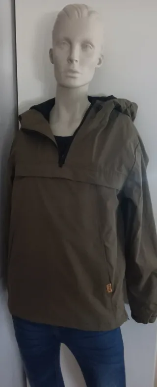 Parka verde con capucha