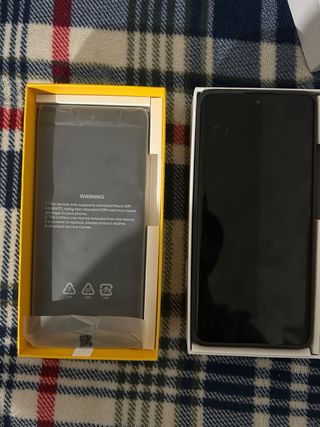2 telefoni in vendita: realme 12x e xiaomi redmi note 14 pro 5G
