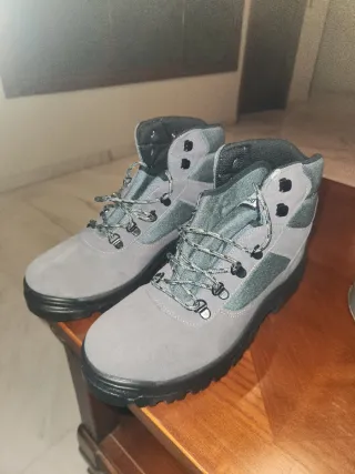 Botas de montaña o trabajo en el campo.