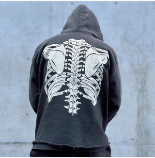 Sudadera negra con estampado de esqueleto