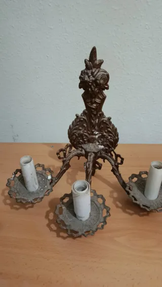 Lámpara de pared de bronce antigua