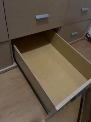 Cama de madera con cajones