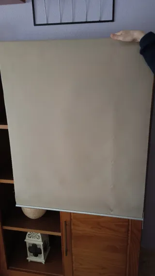 Estores enrollables translúcidos marrones