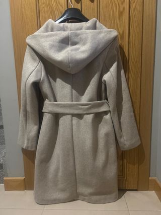 Abrigo Zara con capucha beige talla S