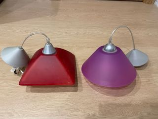 Piccole lampade a sospensione (rosso e viola)