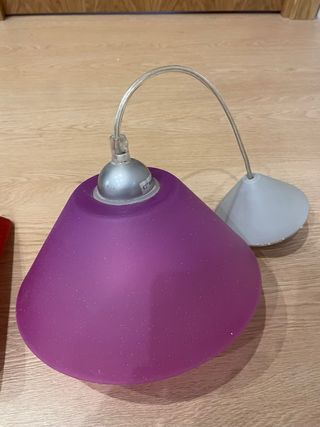 Piccole lampade a sospensione (rosso e viola)