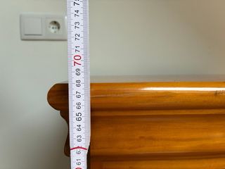 Cómoda pequeña de madera maciza