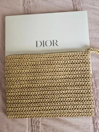 Neceser Dior con bordado y rafia