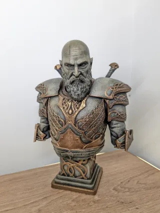 Busto di Kratos God of War dipinto a mano