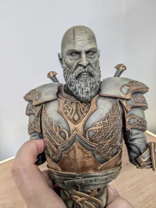 Busto di Kratos God of War dipinto a mano