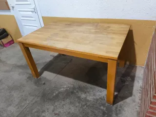 Mesa de comedor de madera rectangular