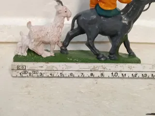 Diorama presepe con bambino e animali