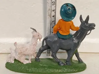 Diorama presepe con bambino e animali