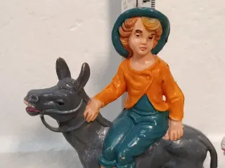 Diorama presepe con bambino e animali