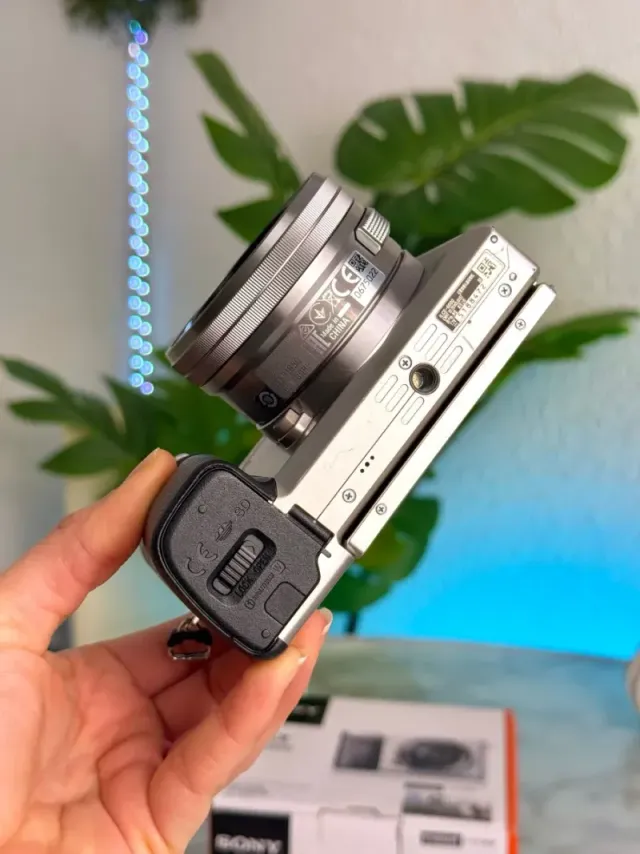 Sony A6000 (1k Scatti)