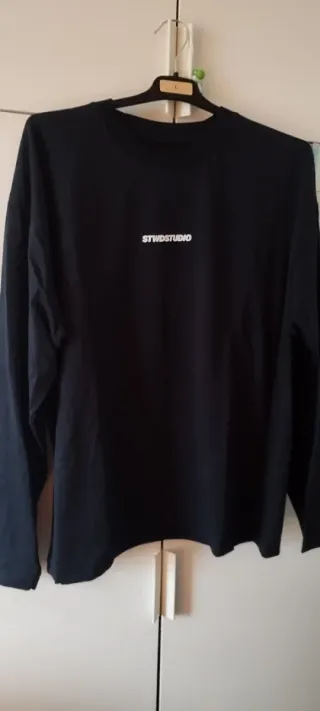 Camiseta Pull&Bear Azul marino Estampada.