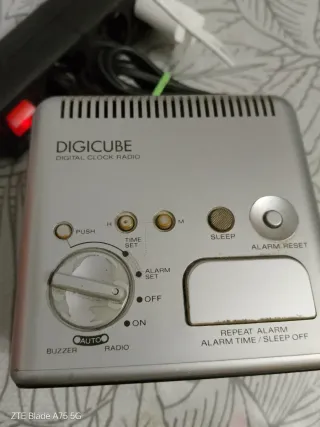 Radio Reloj Sony ICF-C10W Años 80